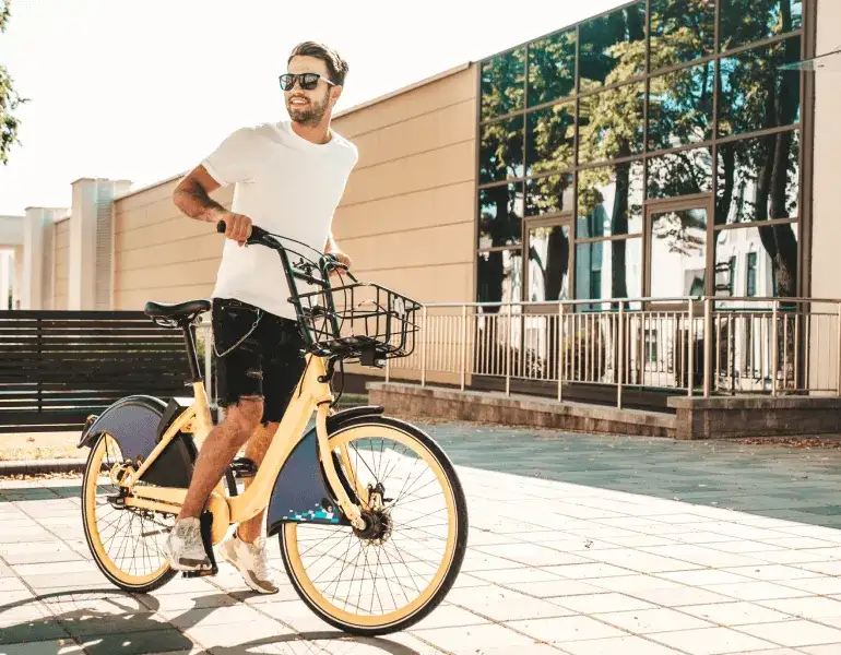 Najlepszy outfit na rower – jak zwiększyć komfort i bezpieczeństwo jazdy