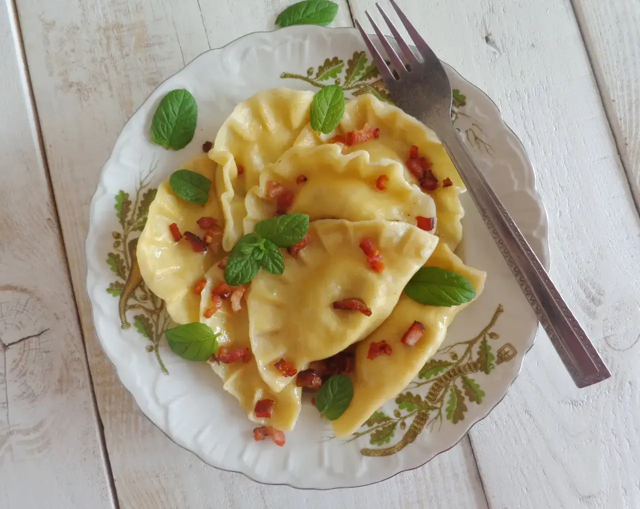 Pierogi ruskie z miętą – przepis na wyjątkowe, aromatyczne danie