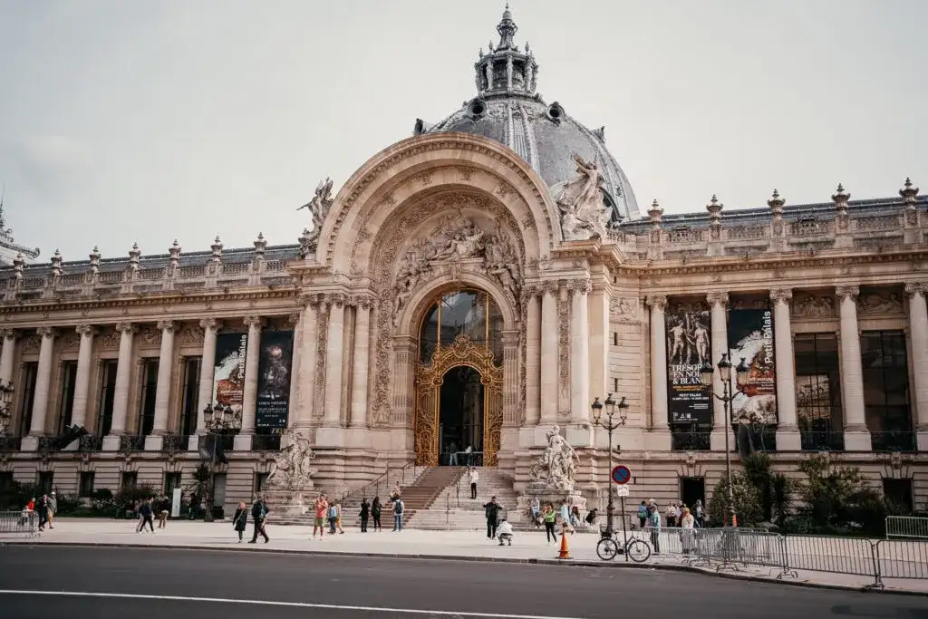 Ile jest kilometrów z Warszawy do Paryża - nie daj się zaskoczyć!