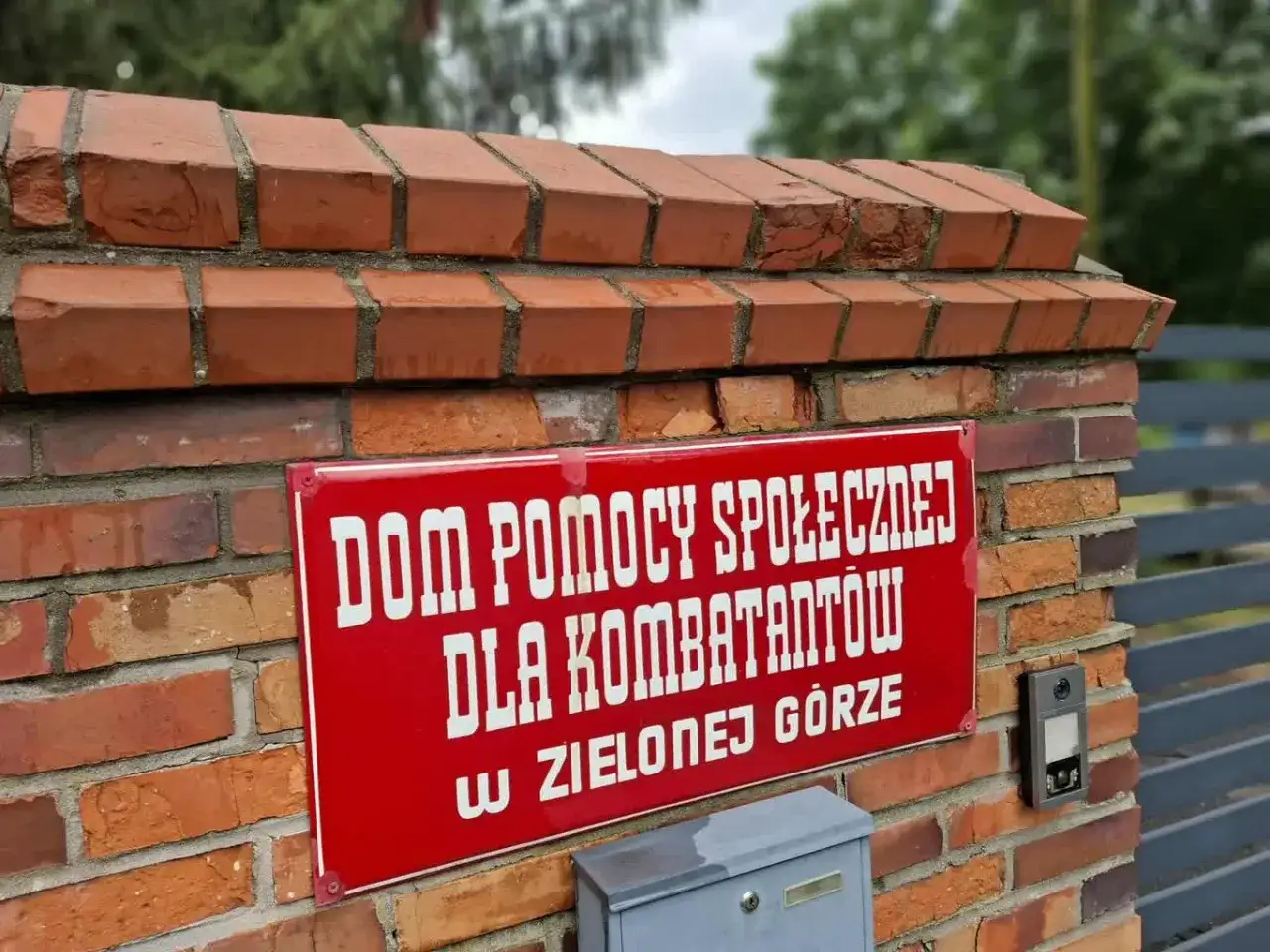 DPS dla kombatanta: Jak uzyskać miejsce i zwolnienie z opłat?