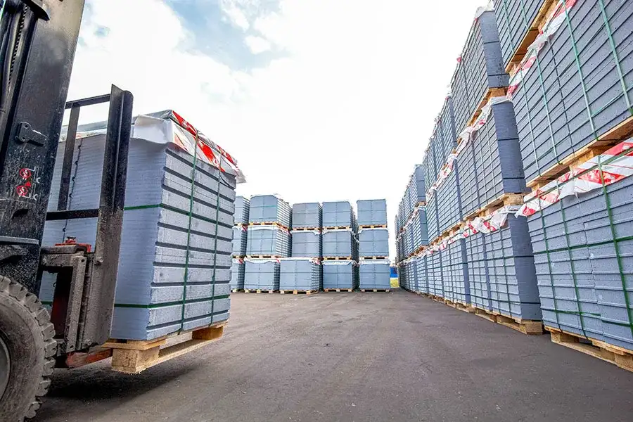 Jak ułożyć 34 palety na naczepie, by uniknąć problemów z transportem