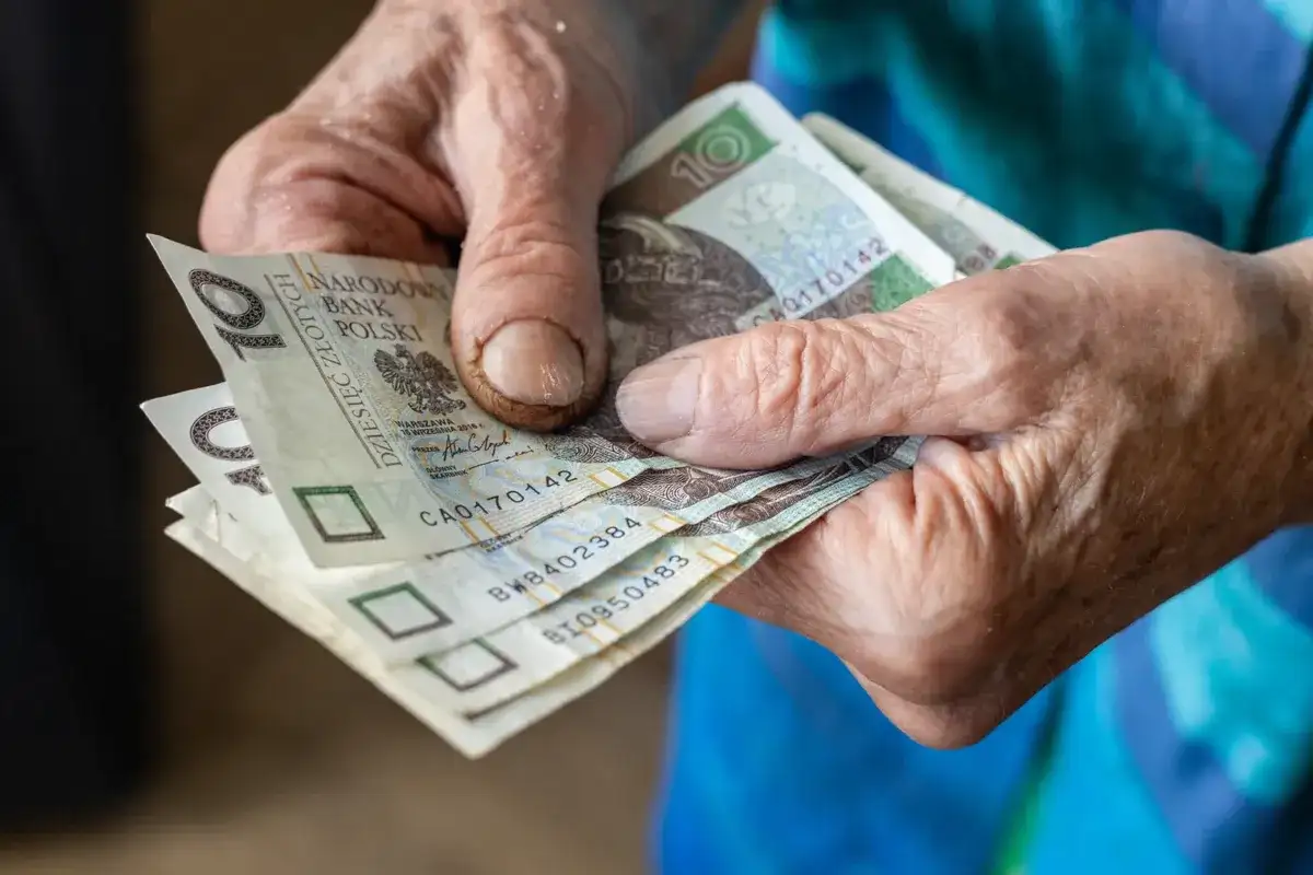 Jaka emerytura przy zarobkach 3000 brutto? Sprawdź, co musisz wiedzieć