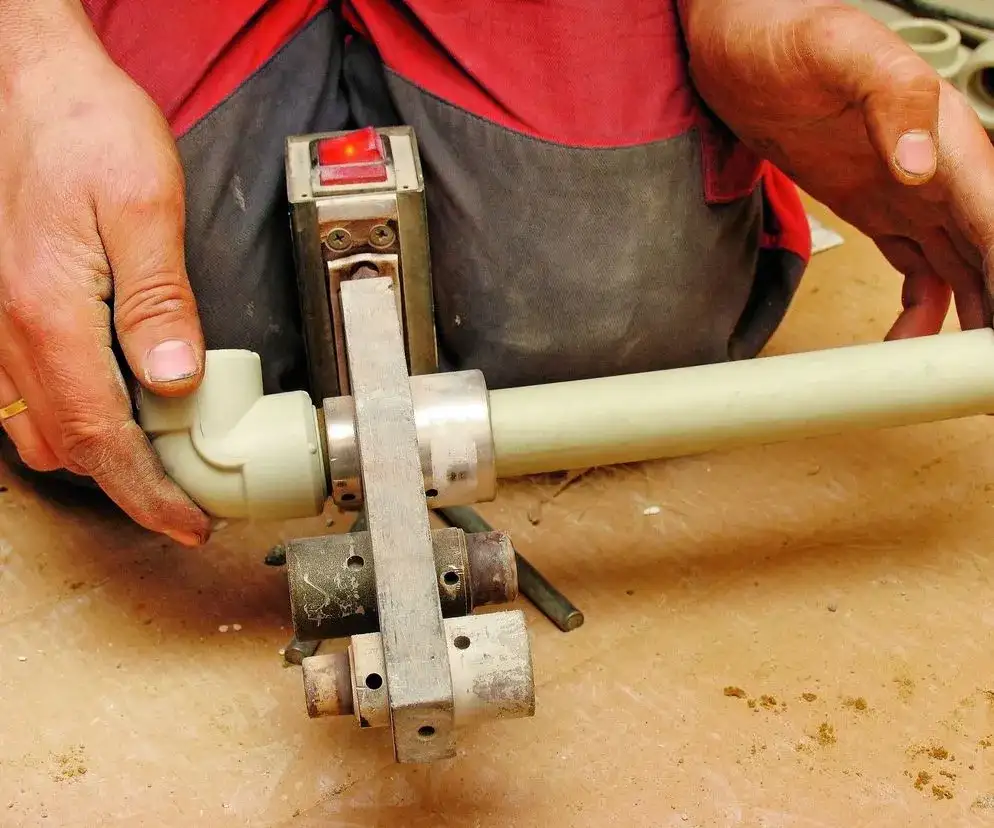 Łączenie rur PP ze stalowym elementami - Jak to robić poprawnie?