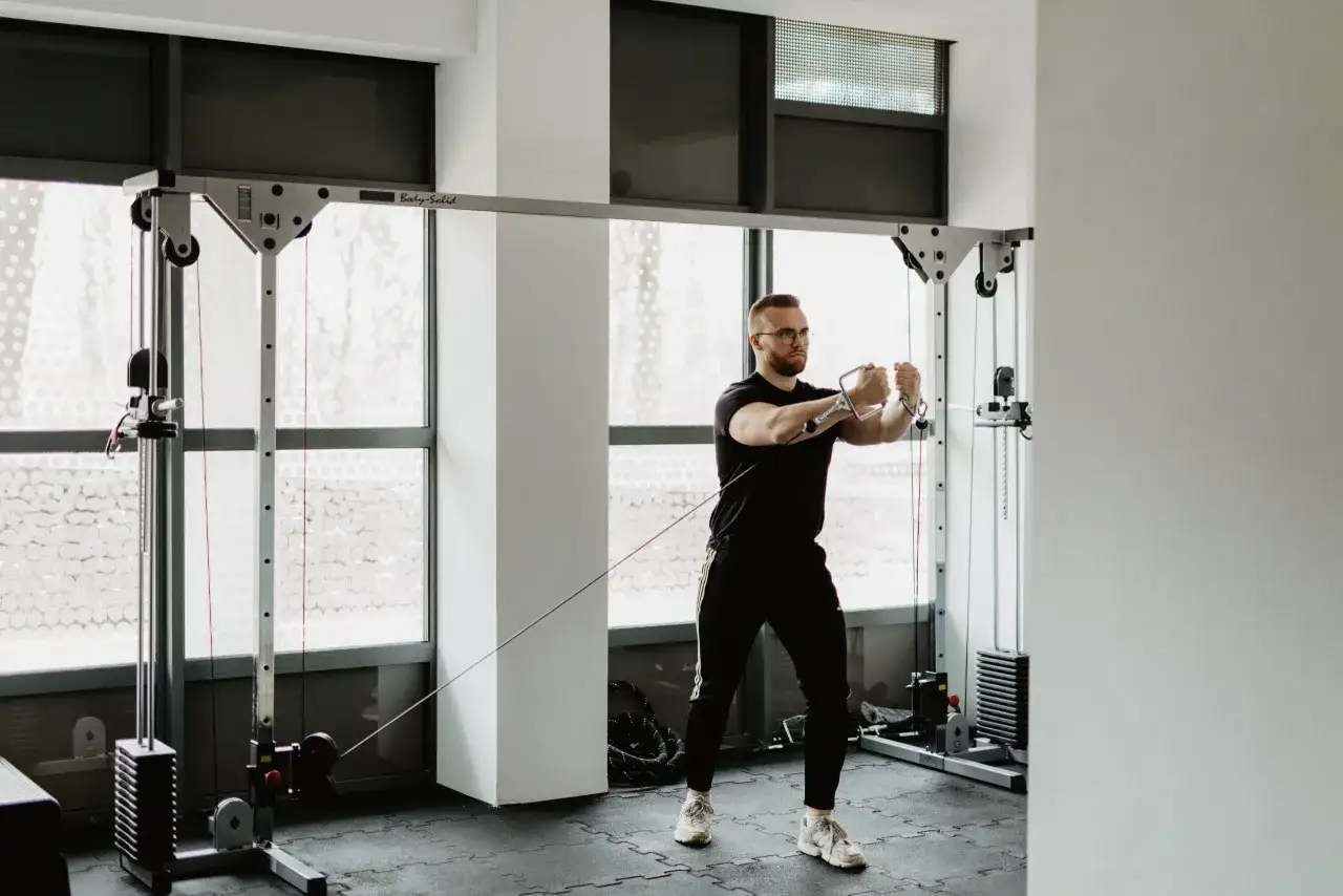 Trening obwodowy: Co to? Szybka forma na kondycję i sylwetkę!