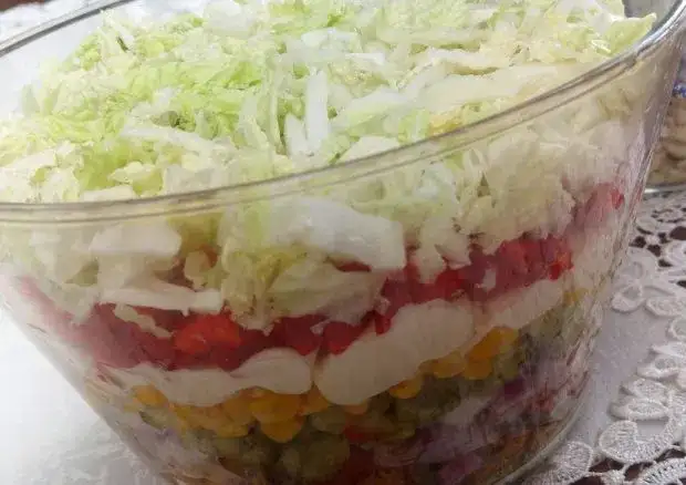 Sałatka gyros jakie warstwy – idealna kolejność składników i triki