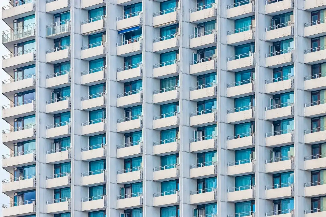 Czy nieruchomości będą tanieć? Poznaj prognozy i kluczowe czynniki