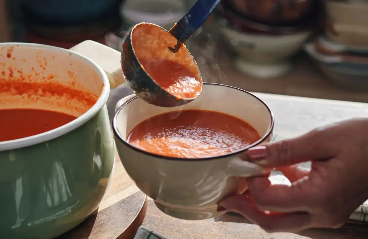 Ile śmietany do zupy pomidorowej – idealne proporcje dla smaku