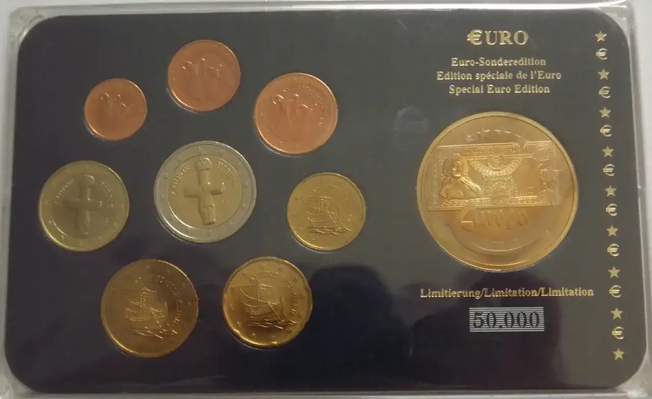 Zestaw monet euro z wizerunkami statków i postaci.