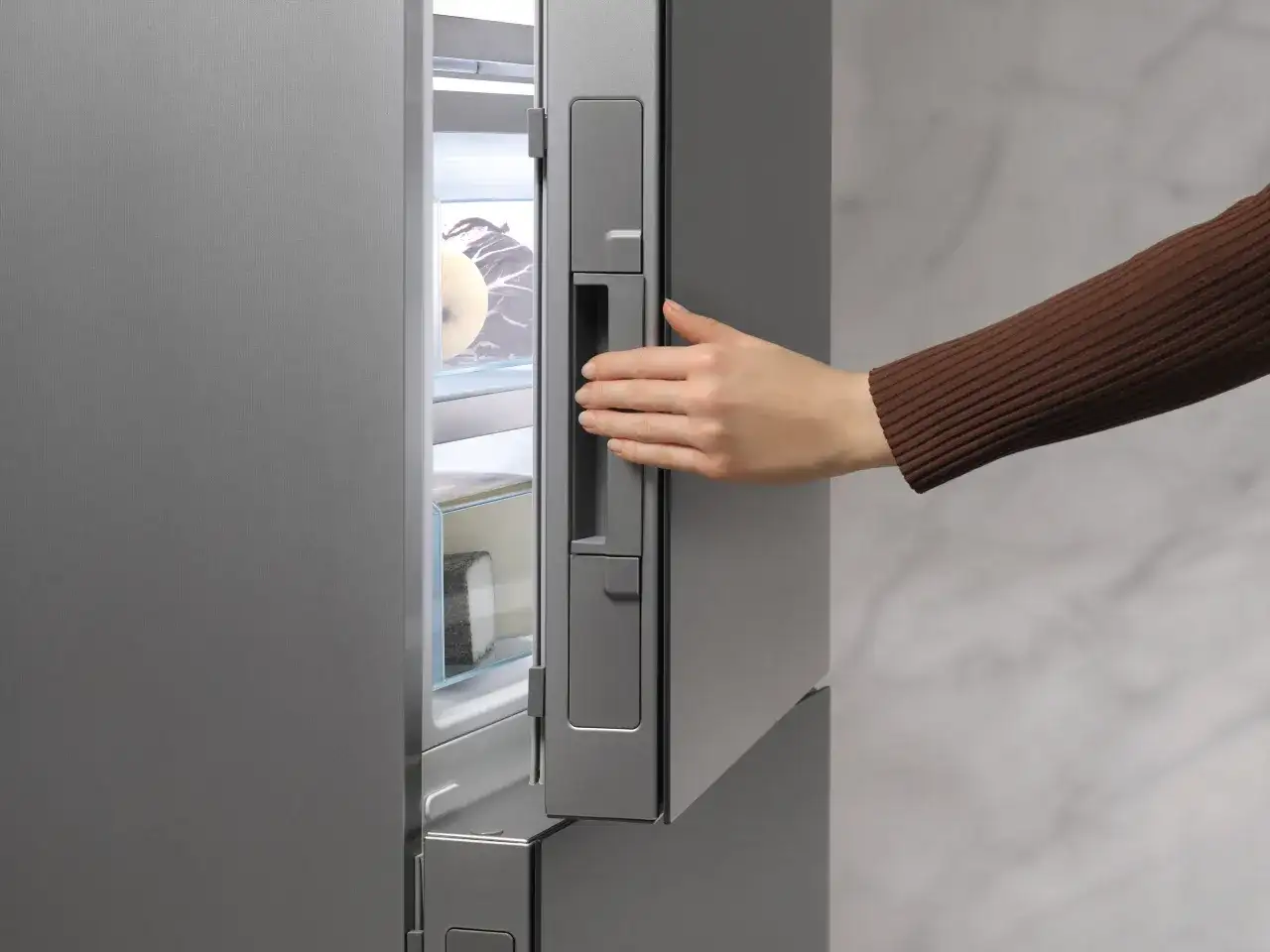 Jaka lodówka na napoje? Poradnik: typy, parametry, zastosowanie