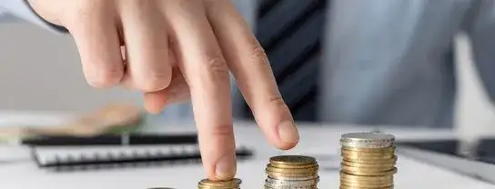 Ile zarobisz na lokacie? Oblicz zysk netto, podatek i inflację.