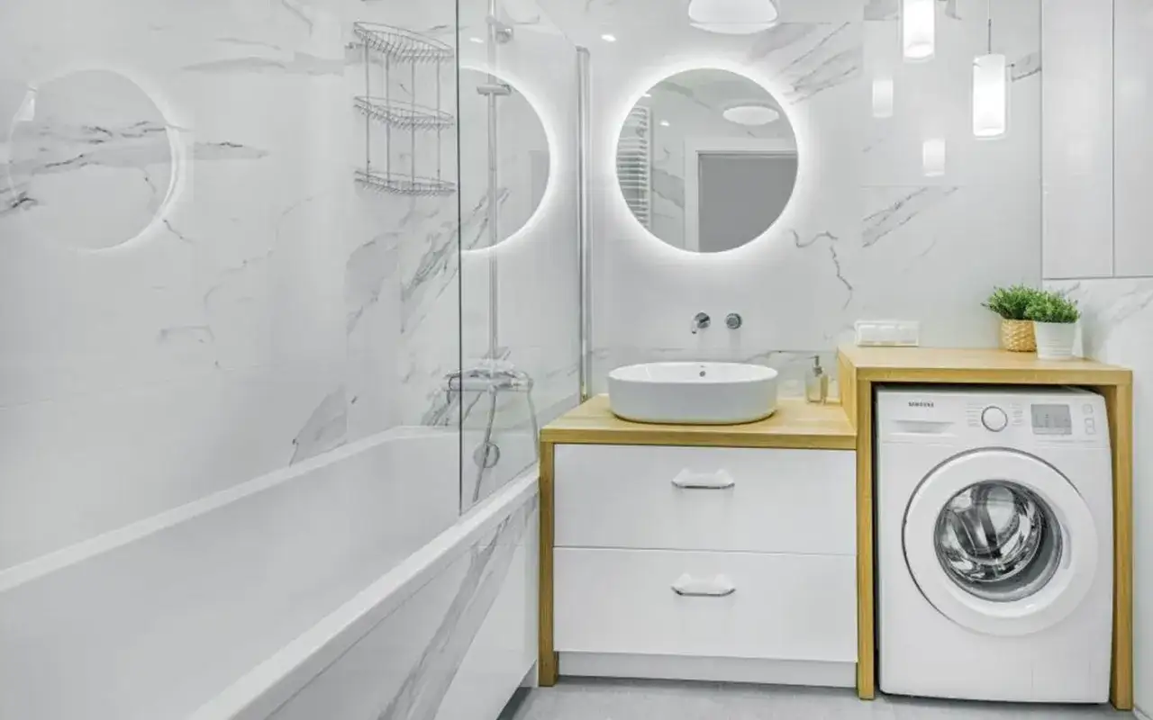 Jak urządzić łazienkę w bloku - 10 sprytnych rozwiązań na małą przestrzeń