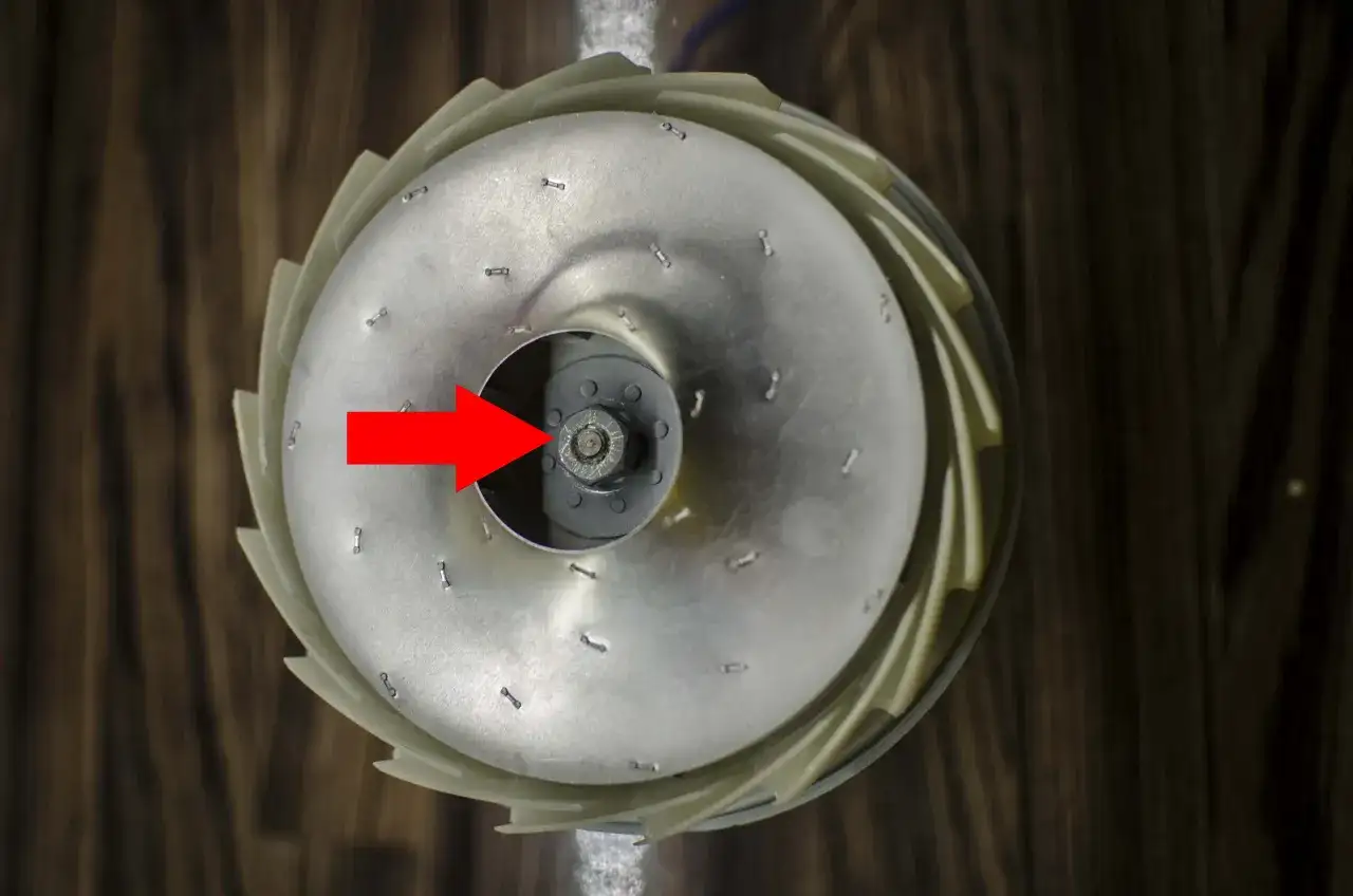 Głośny odkurzacz? Jak rozebrać silnik i naprawić usterkę!