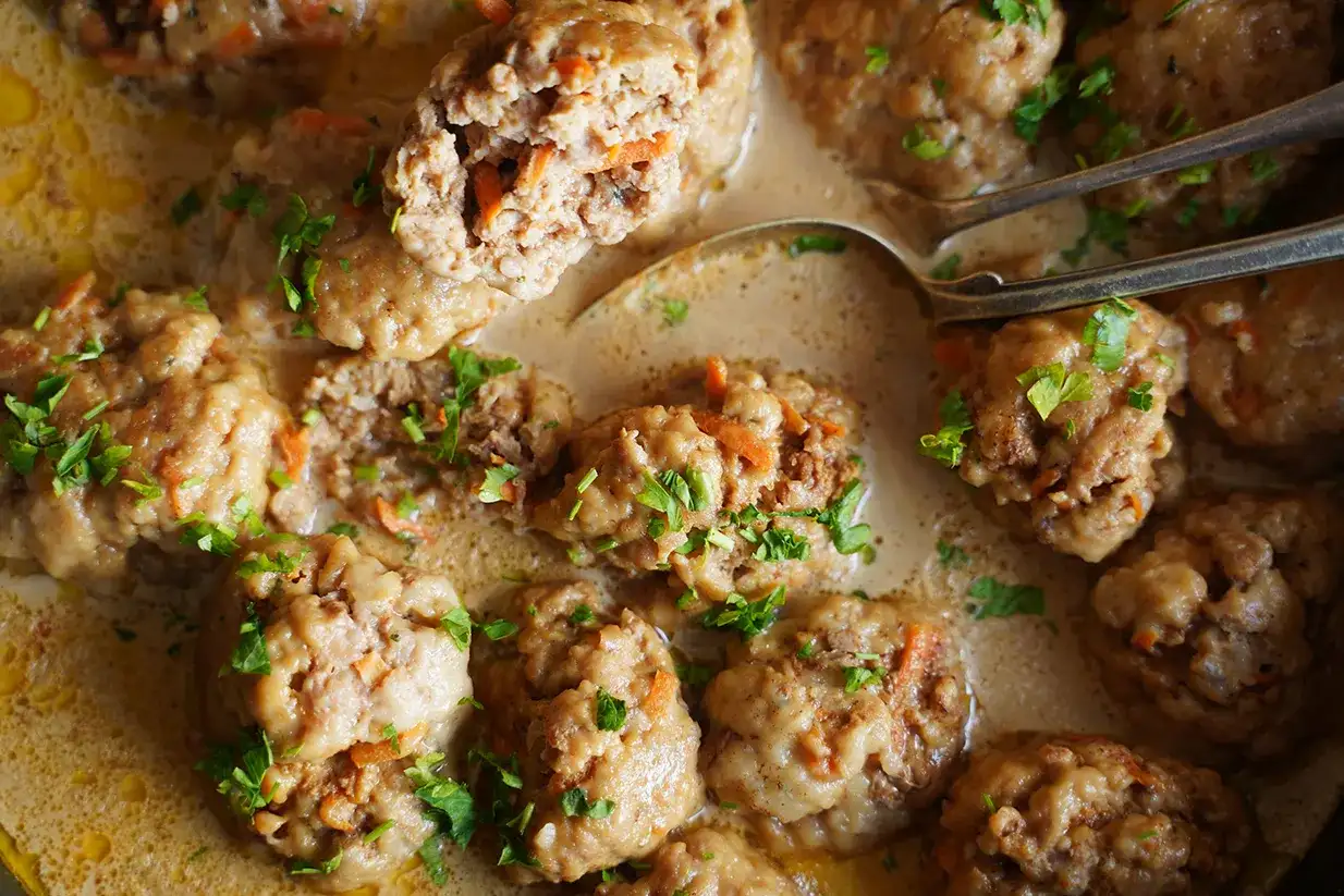 Ile gotować pulpety z mięsa wieprzowego, aby były idealnie miękkie?