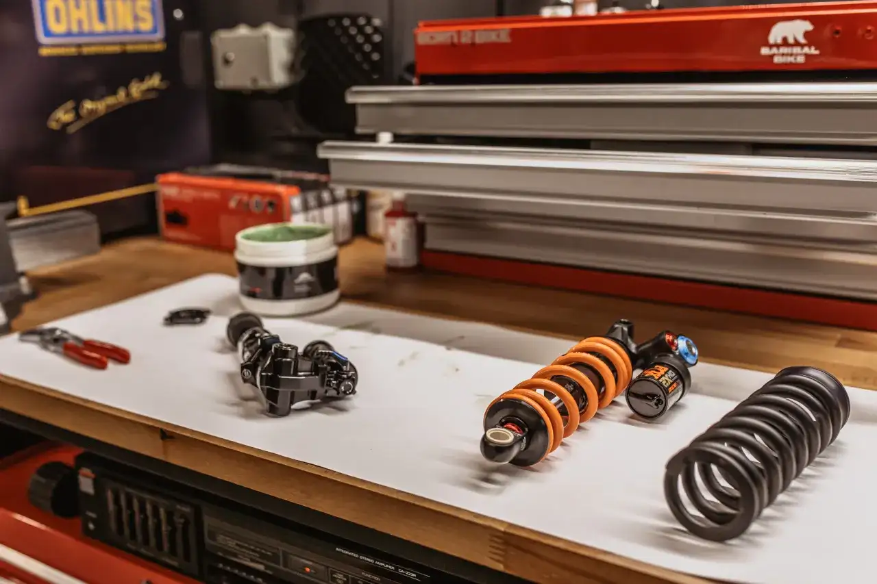 Jak wymienić olej w amortyzatorze rowerowym bez zbędnych problemów