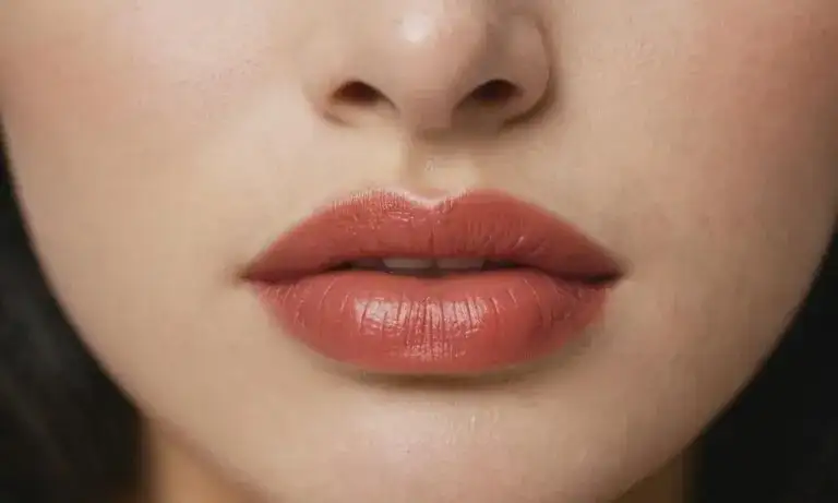 Jak długo utrzymuje się opuchlizna po kwasie hialuronowym? Odpowiedzi i porady