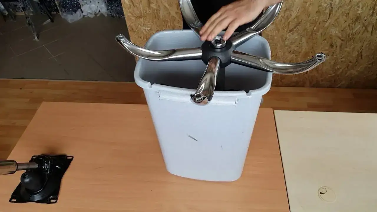 Jak naprawić kółka w krześle obrotowym? Poradnik krok po kroku