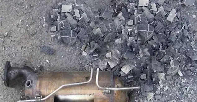 Czy po wycięciu DPF auto kopci? Skutki usunięcia filtra dla silnika