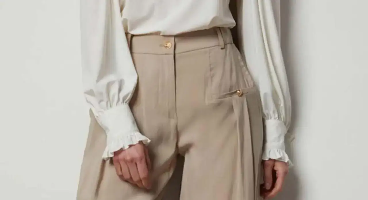 Idealne spodnie po 60. roku życia: fasony, materiały i stylizacje