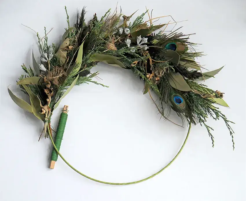 Jak zrobić wianek na drzwi z gałązek - proste kroki do sukcesu