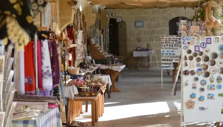 Co warto przywieźć z Cypru? Unikalne pamiątki, które zachwycą