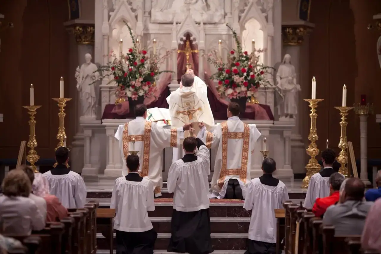 Ile mszy dziennie może odprawić ksiądz? Odkryj zasady i wyjątki