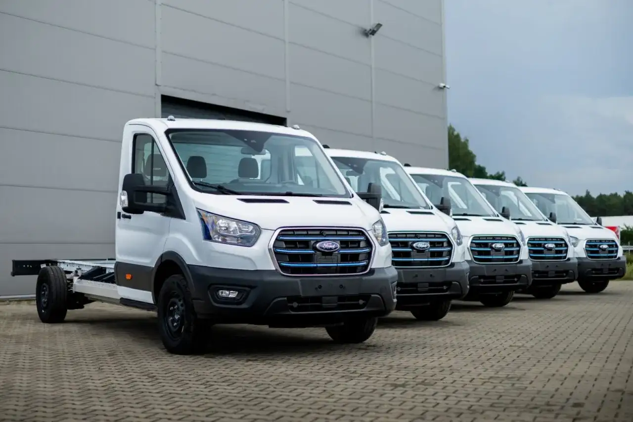 Waga busa 9-osobowego: DMC, ładowność i prawo jazdy kat. B