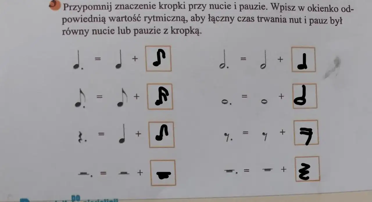 Kropka przy nucie lub pauzie wydłuża jej wartość o połowę. Ćwiczenie pokazuje, co oznacza kropka przy nucie, dodając ją do nuty lub pauzy.