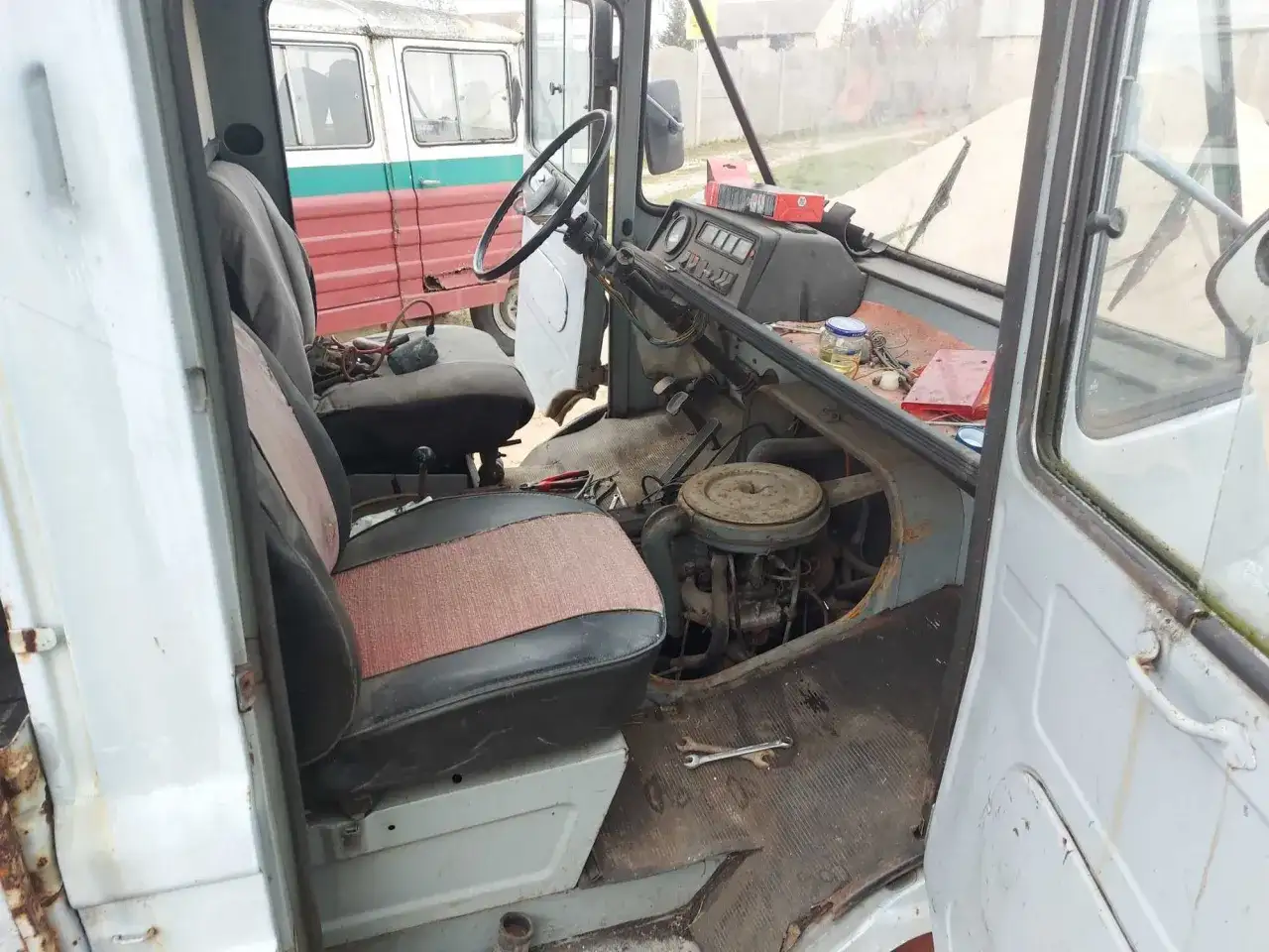 Gdzie szukać części do samochodu Żuk? – Praktyczne wskazówki 