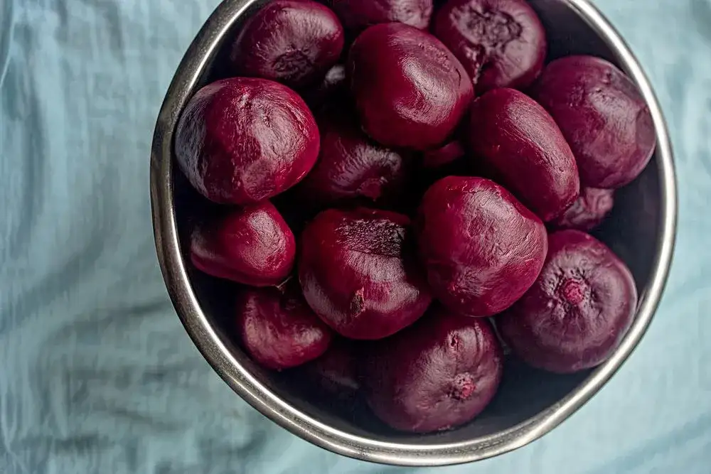 Ile gotować buraki na surówkę, aby były idealnie miękkie?