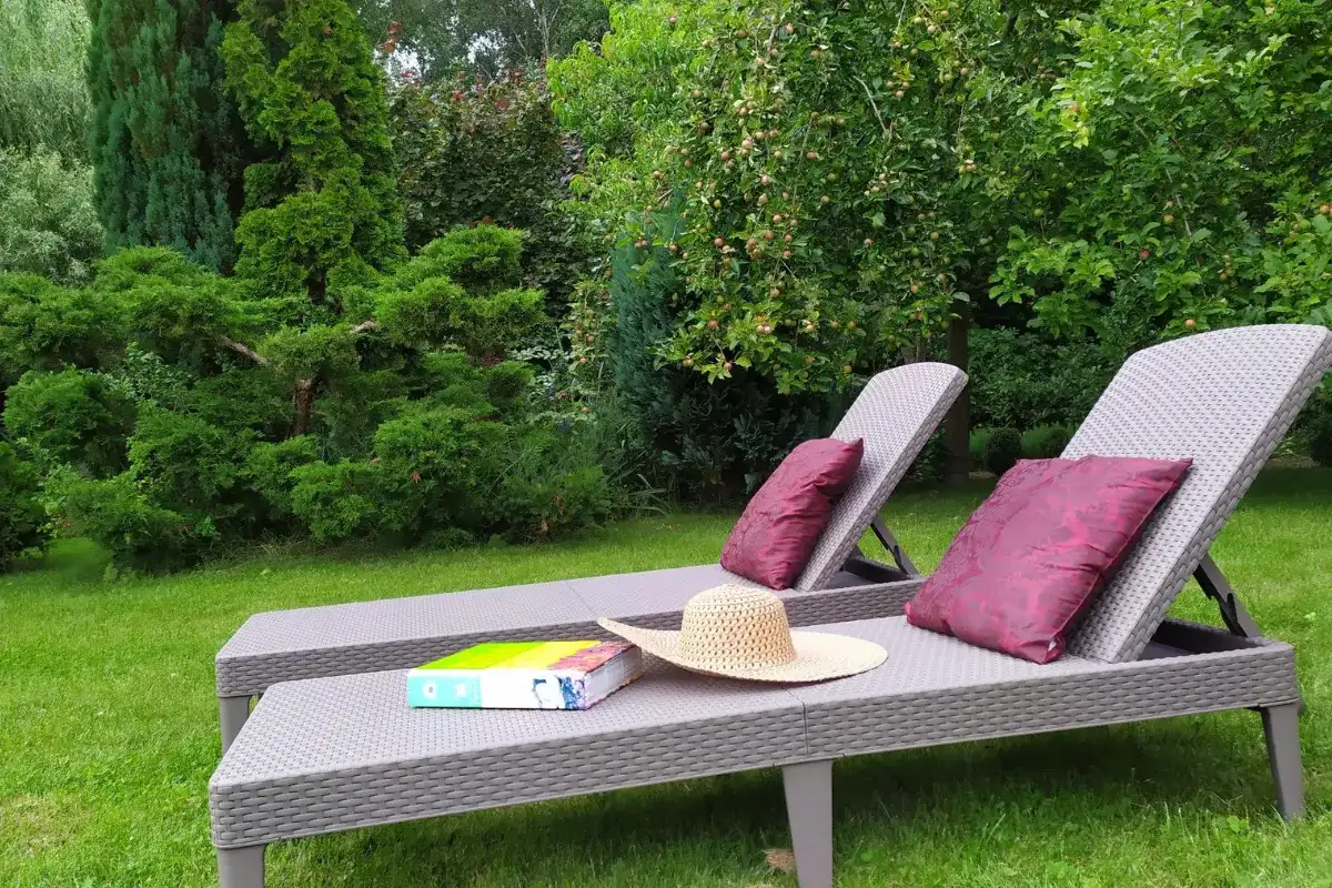 Leżak ogrodowy jaki polecacie – wybierz najlepszy model dla siebie