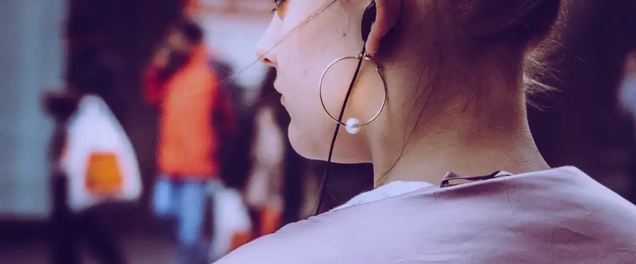 Jak podłączyć słuchawki z mikrofonem do jednego jacka? Proste!