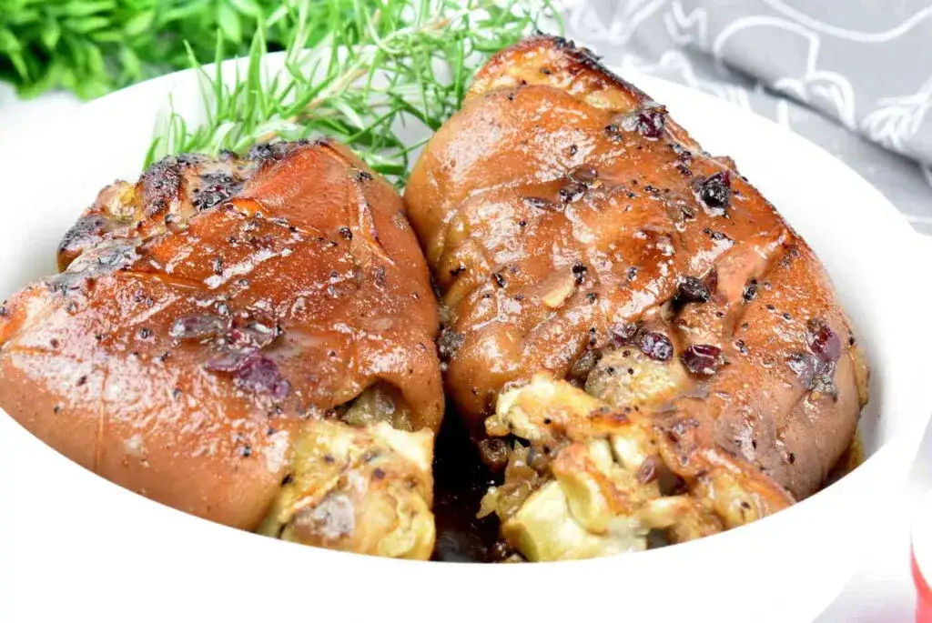 Co można zrobić z mięsa z golonki? 10 pysznych przepisów na dania