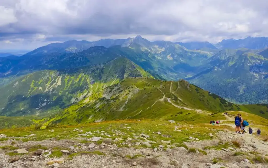 Jaki szlak na Czerwone Wierchy? Wybierz idealną trasę dla siebie.