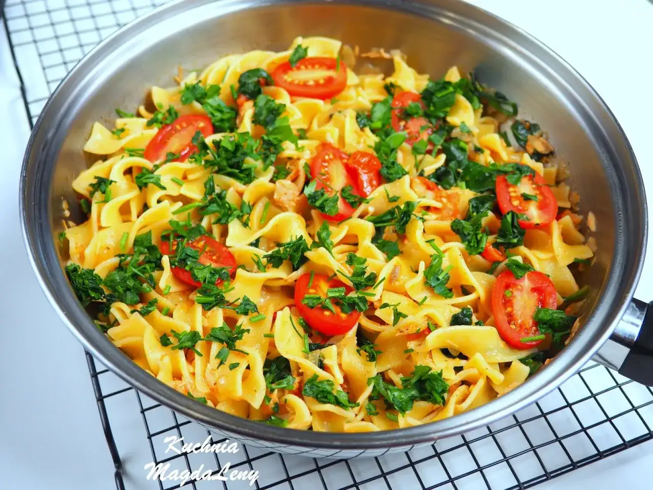 Spaghetti z łososiem i szpinakiem: przepis na sukces w 30 minut