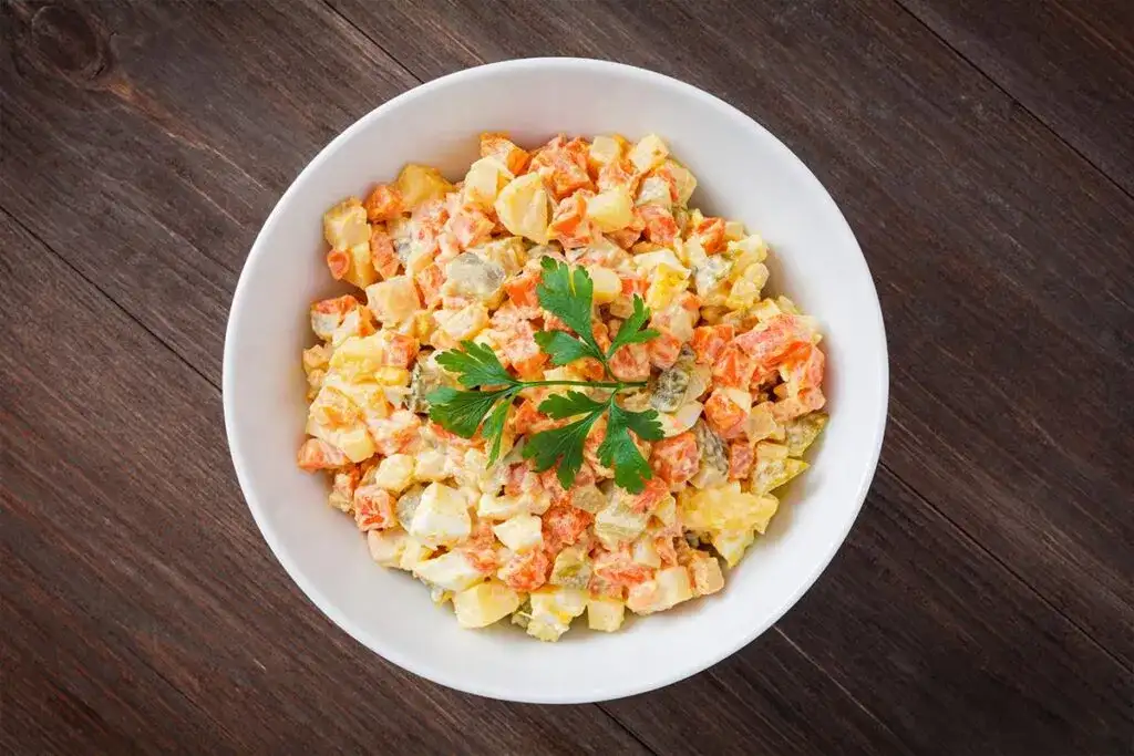 Ile gotować marchewkę na sałatkę, aby uzyskać idealną chrupkość?