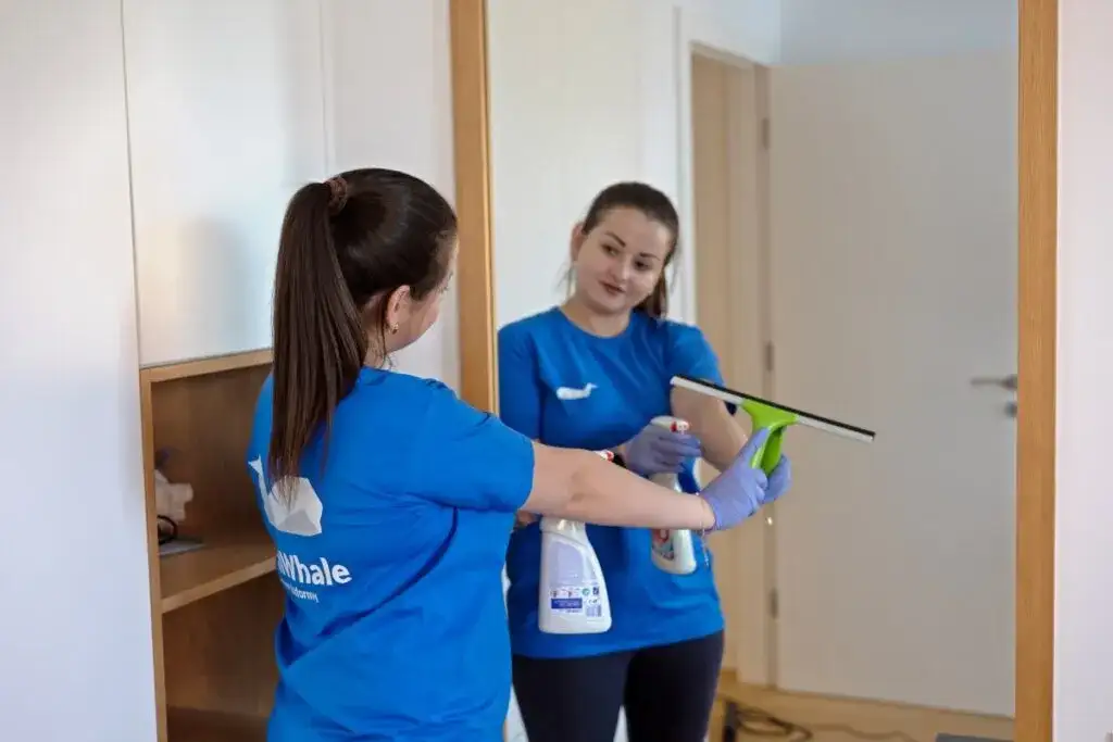 Jak powiesić lustro z ramą? Bezpieczny montaż krok po kroku