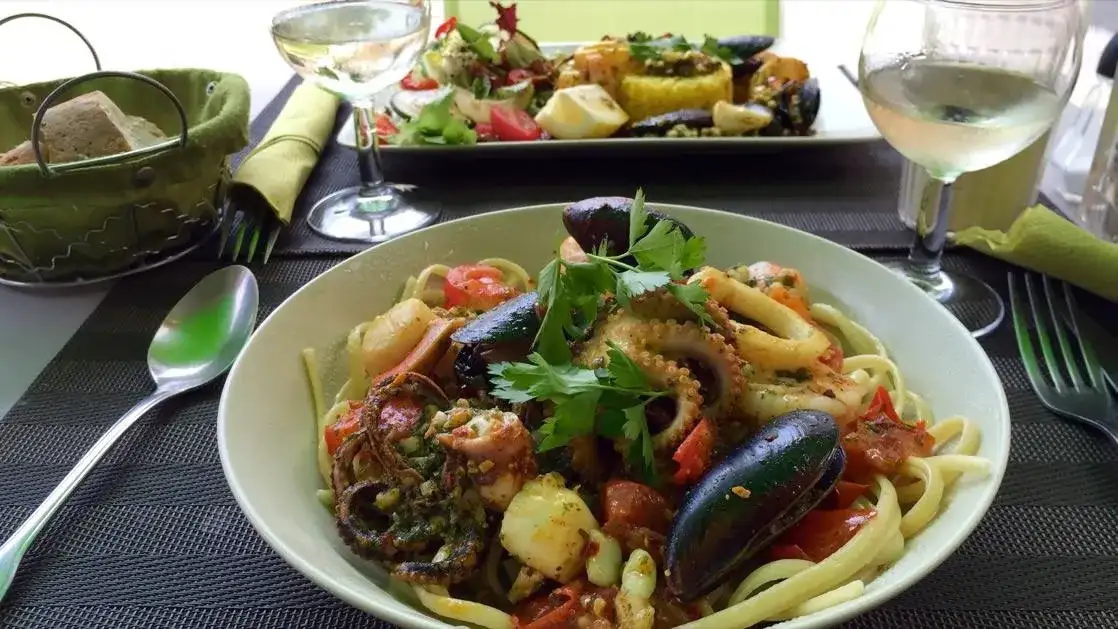 Ile kosztuje obiad w Paryżu? Ceny, które mogą Cię zaskoczyć