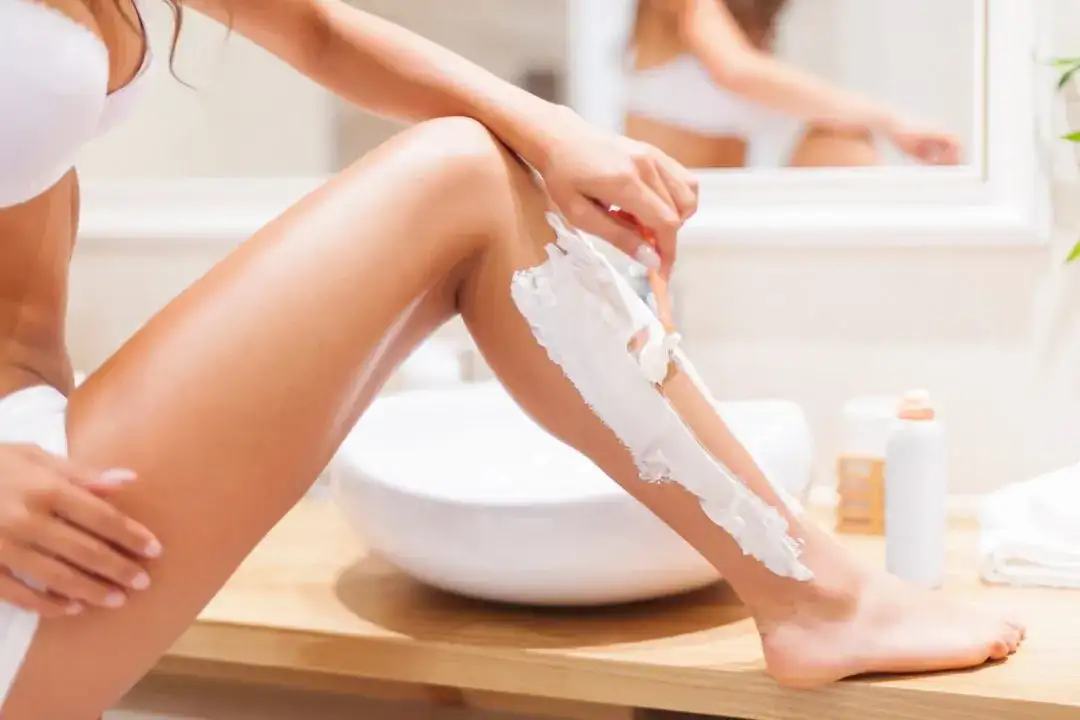 Depilacja laserowa: Golić się czy nie? Ekspert radzi!