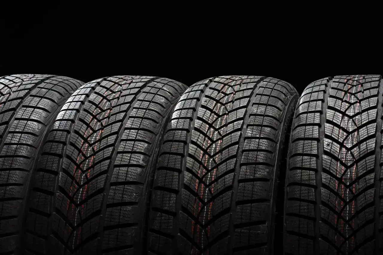 Opony wielosezonowe 2026: Czy to idealny wybór dla Ciebie?