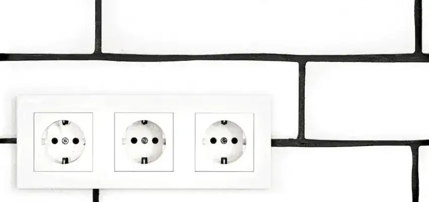 Jak rozmieścić kontakty w sypialni: 8 porad dla optymalnej instalacji