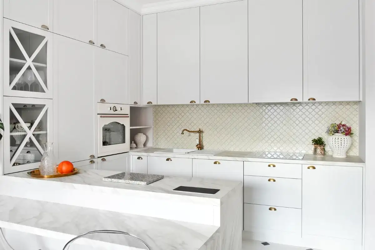 Jakie płytki do kuchni na wysoki połysk? Odkryj ich zalety i wady