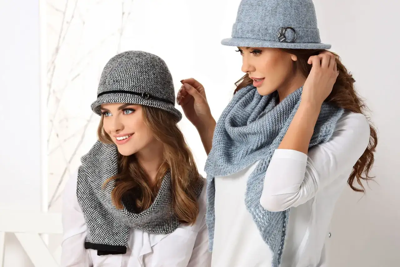 Czapka dla dojrzałych kobiet: Styl, komfort i fason, który odmładza!