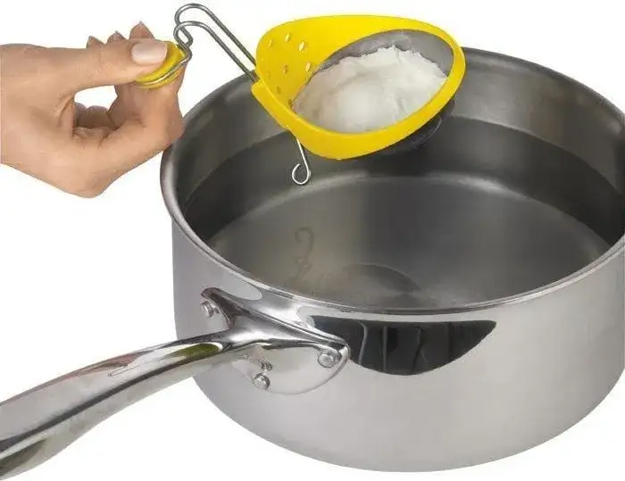 Jak prawidłowo używać formy do pieczenia jajek - praktyczny poradnik