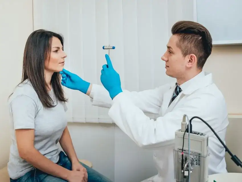 Od czego jest neurolog i jak może pomóc w problemach zdrowotnych?