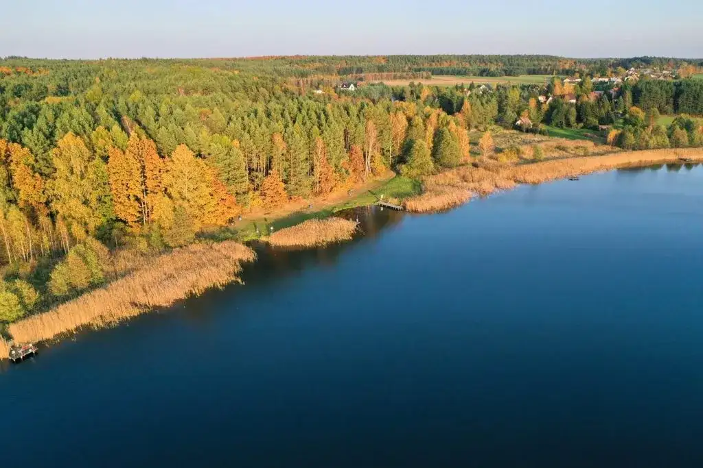 Jezioro Ostrowite: Kompletny przewodnik. Które wybrać na urlop?
