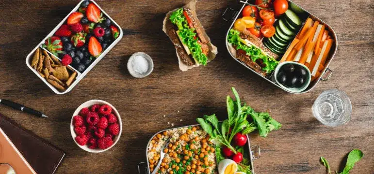 Catering dietetyczny co to? Poznaj korzyści i zasady działania