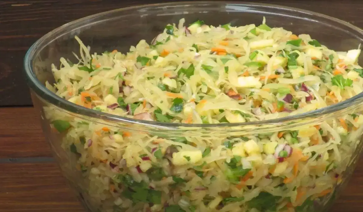 Jak zrobić surówkę z kiszonej kapusty - prosty przepis na smaczny dodatek