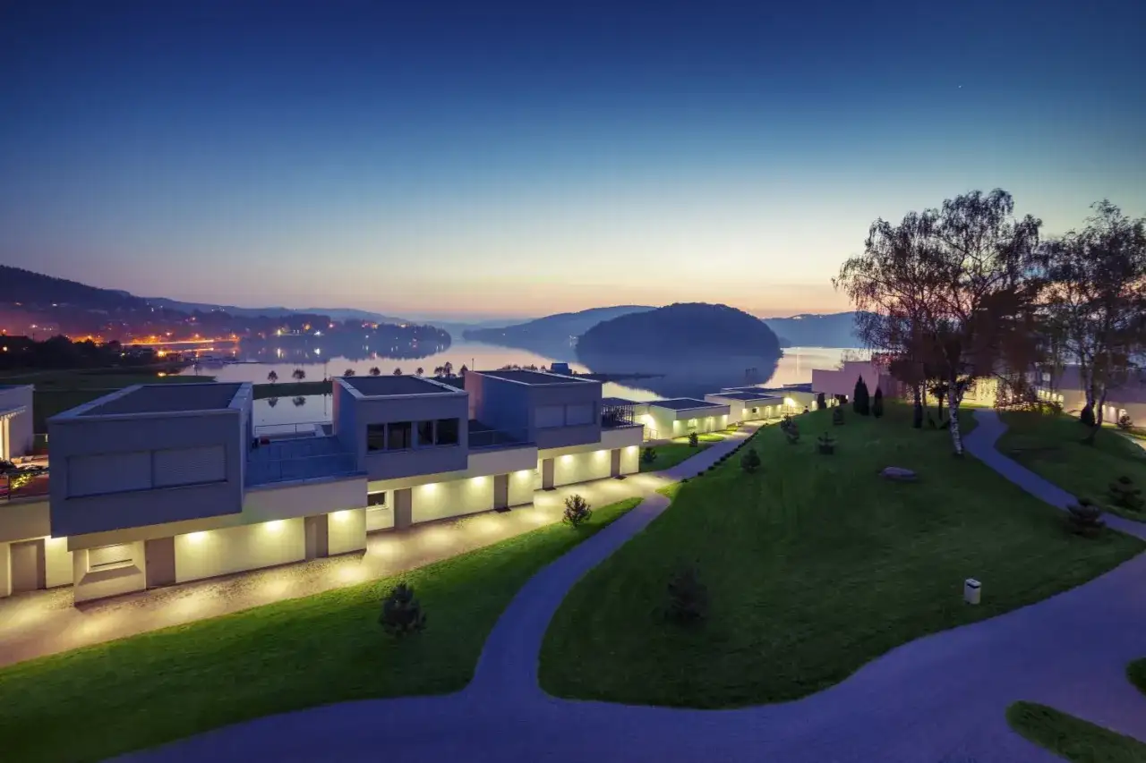 Śląskie jeziora: Hotele SPA, rodzinne domki gdzie na urlop?