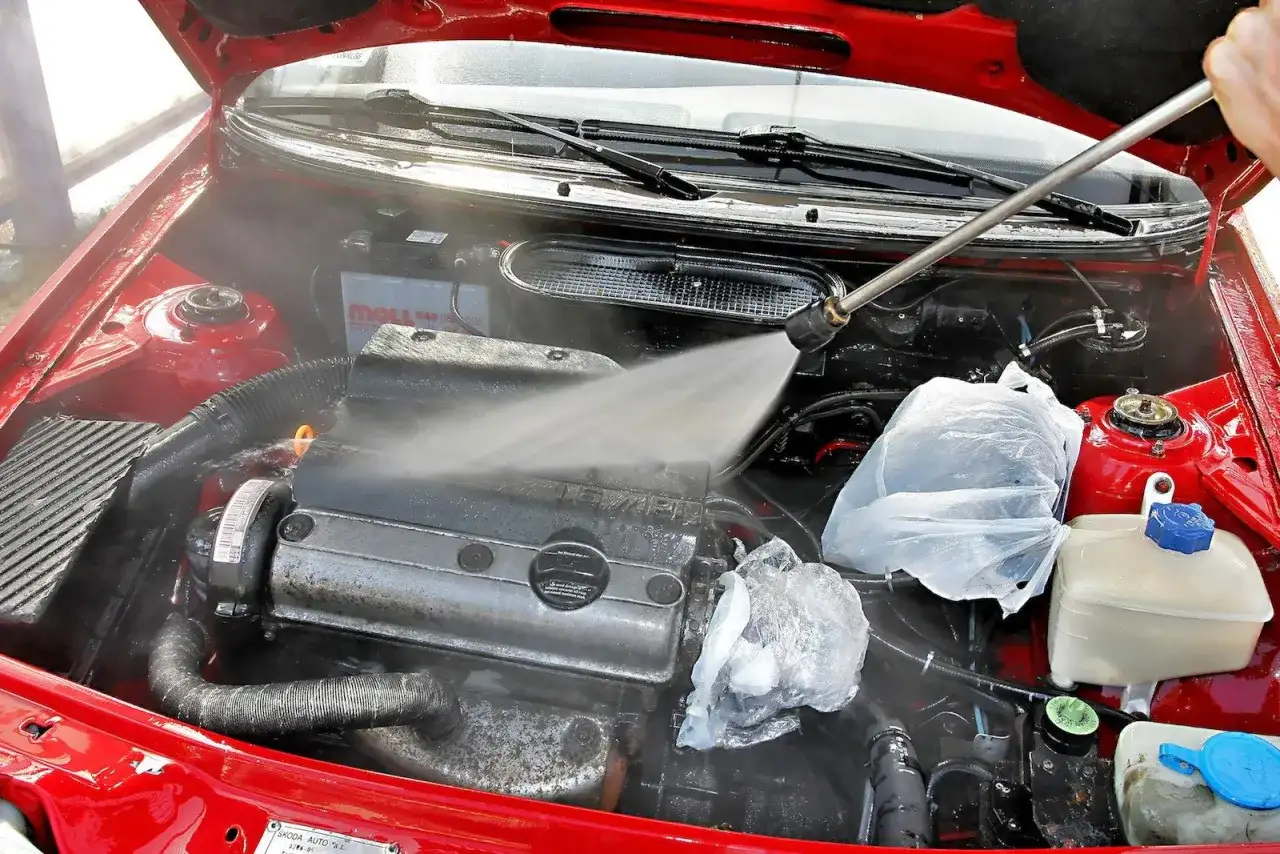 Jak umyć silnik samochodu bez ryzyka uszkodzeń i zanieczyszczenia