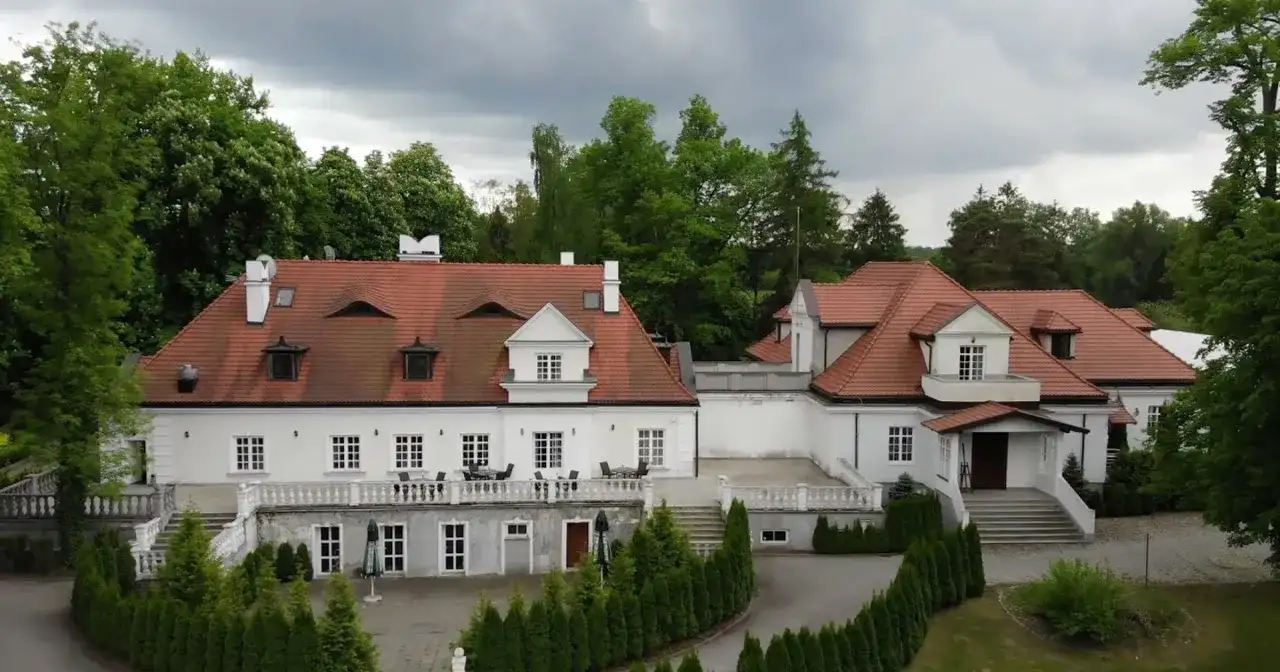 Złotopolscy dworek: historia, tajemnice i aktualny status nieruchomości